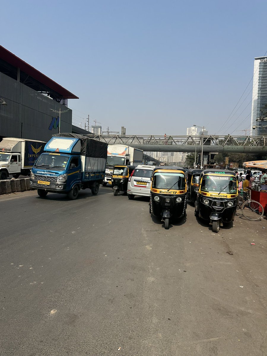 JateenKore's tweet photo. @MTPHereToHelp  driving on wrong side at Mohan Gokhale Rd, Goregaon East https://t.co/KgUKSKIZjY