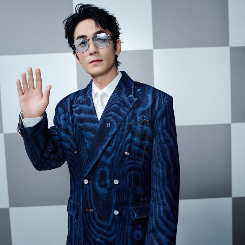LouisVuitton_JP's tweet photo. #LVMenFW25
2025秋冬メンズ･ファッションショーに #Bambam、#Mahmood、#ZhuYilong、#ShyGirl、#Skepta、#OmarSy などメゾンのアンバサダーやフレンド･オブ･ザ･ハウスが出席。

#PharrellWilliams #Nigo #LouisVuitton