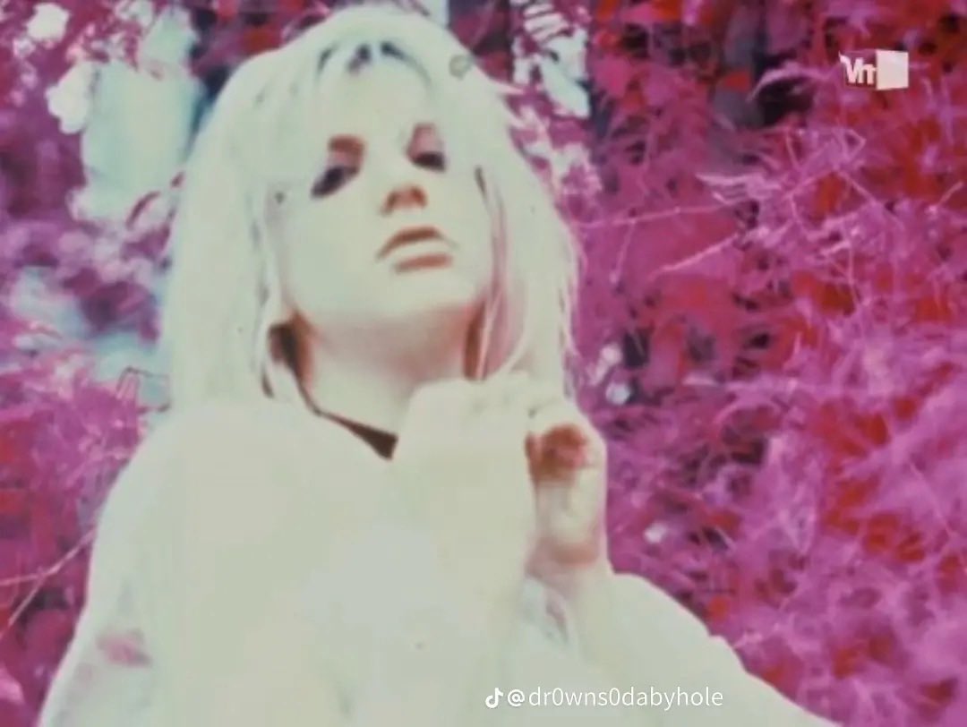 Hole photo dump because I love Courtney love