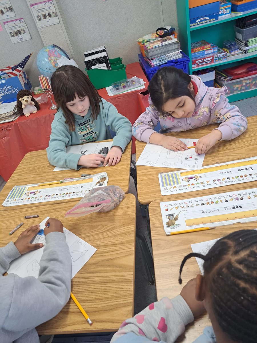 TJEMS232's tweet photo. Here's What's Happening in First Grade!!  Last week we participated in our 3rd Artist Integrated lesson with @arts4learningmd.
The students worked  with a visual arts artist to design a creature with distinct visuals and textures after reading
Aesop’s Fables. https://t.co/4Qo6yzyvJB