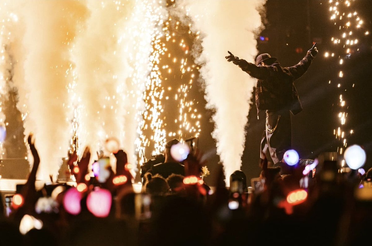 BTSxBRAZIL's tweet photo. ✨️ A mídia coreana relatou que a primeira-dama francesa Brigitte Macron, anfitriã da Gala Des Pièces Jaunes, fez um pedido especial a #JHOPE para abrir o evento deste ano! https://t.co/o0IRAVzIXQ