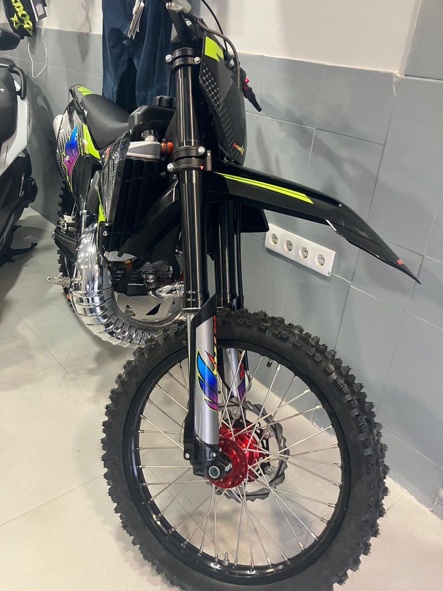 MobilityElectro's tweet photo. MTR XZF 250R moto de cross refrigerada por agua 36cv!! Arranque Eléctrico y chasis MONOVIGA aligerado de alta aleación. Disfruta como los profesionales y no te pongas limites! https://t.co/Qf7lUnZf0n 954533877 https://t.co/NXh5uAB8Rx