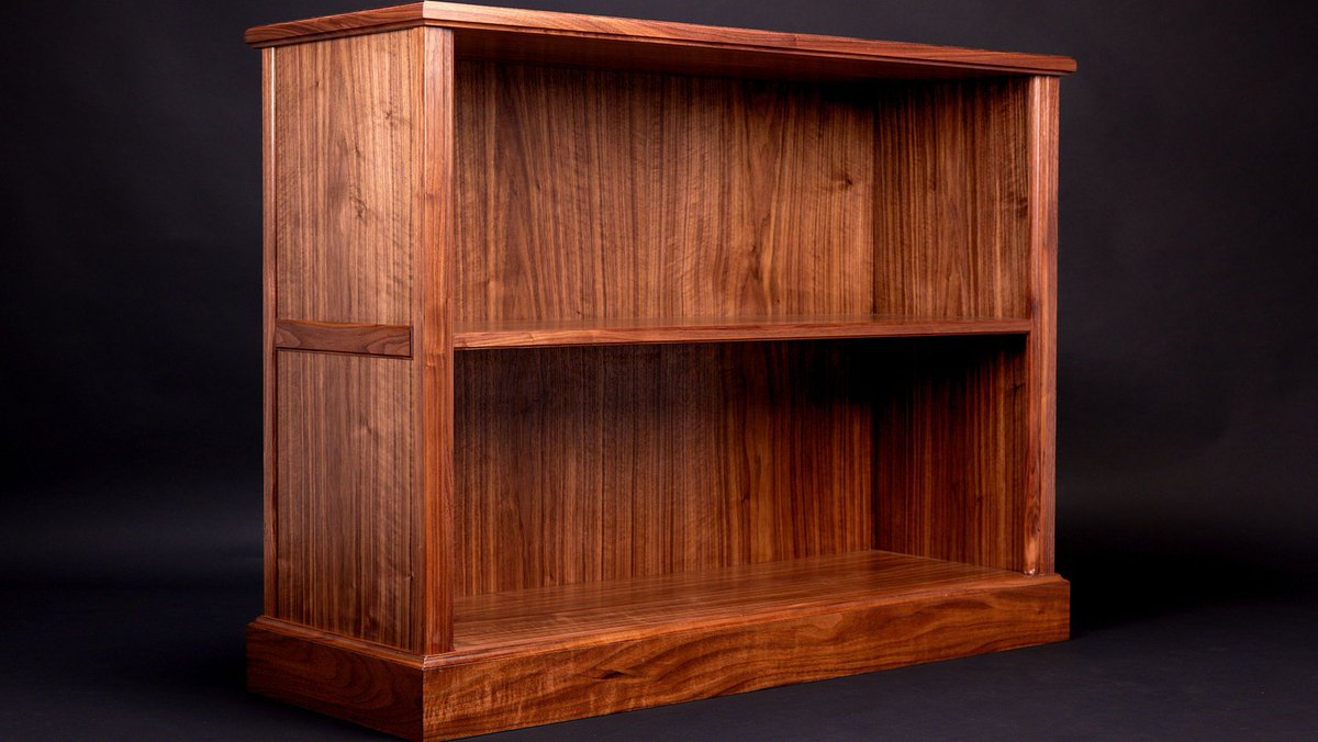 ✨New!✨

It’s hard not to imagine this bookcase next to leather armchairs and a red Damask rug! The panelling, moulding and satin sheen finish ensure an antique fascination for this piece.

Sean Evelegh's American Walnut Bookcase on Artisan Alchemy Gallery website.
