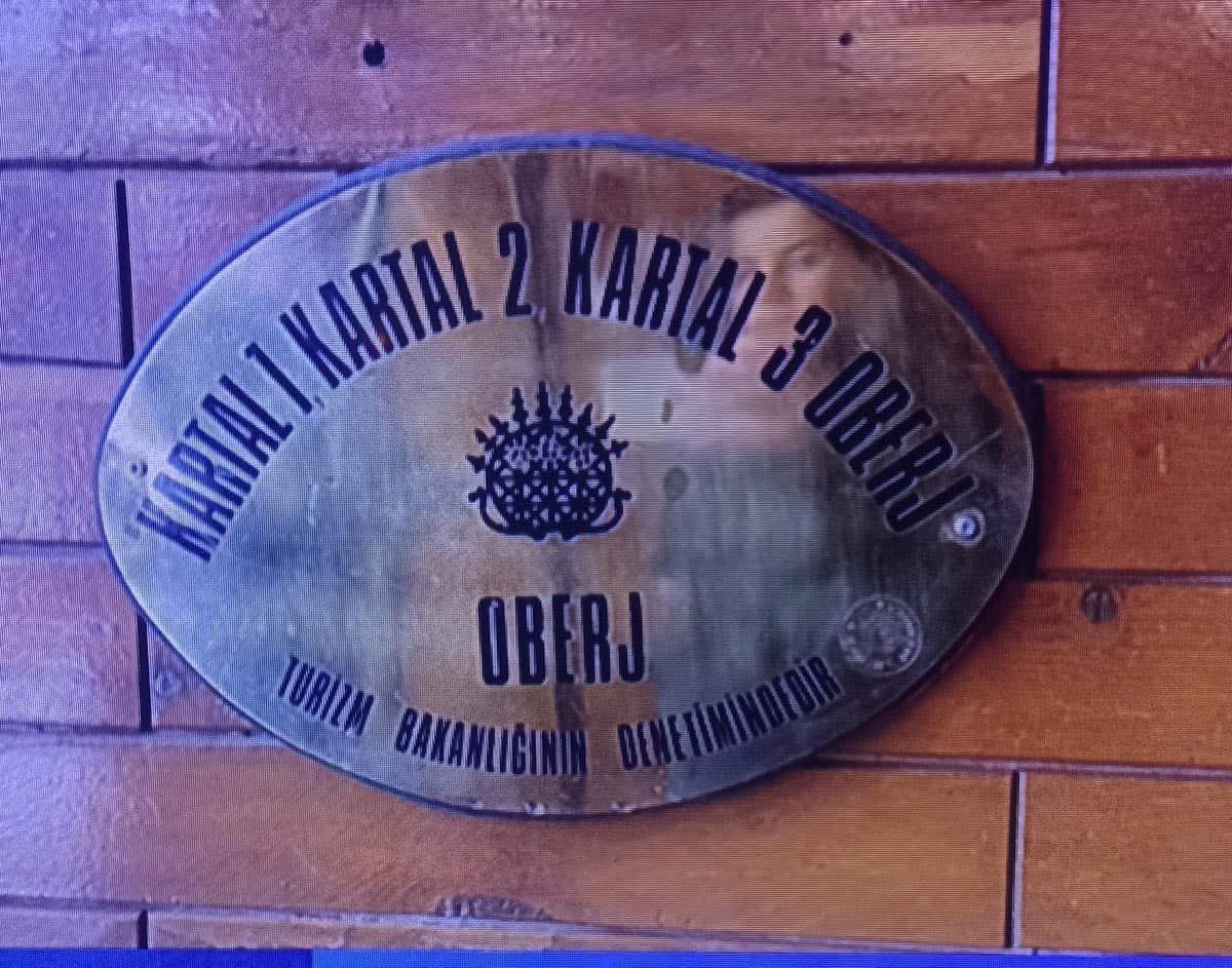 avcemilcicek01's tweet photo. Otel girişinde bile "Turizm Bakanlığı Denetimindedir" yazıyor.

Bu görseli trollerin suratlarına çarparcasına paylaşalım. https://t.co/HLL6pt8bxV