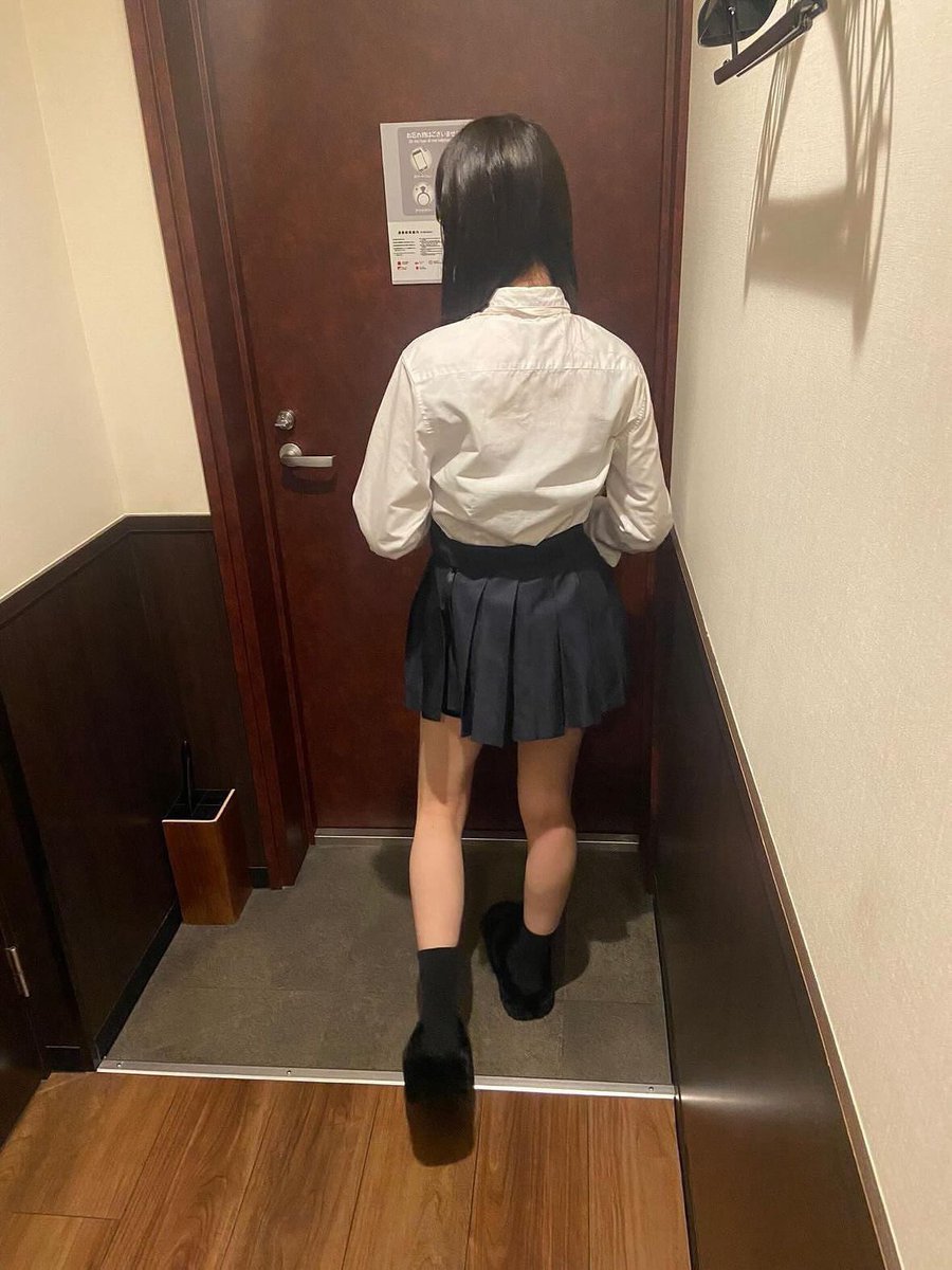 ka_no_rin's tweet photo. 体育教師VS留年ギリギリJK
勝敗は後ほど🤫
(4時間で消すw) https://t.co/sM6U4tT4Tm