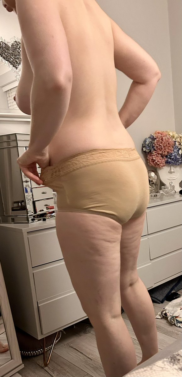 her_nylons2 tweet media