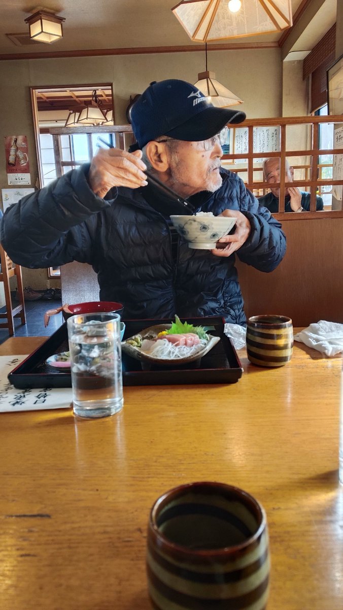 BasherngB's tweet photo. Eat authentic Japanese food in an authentic Japanese restaurant with a local Japanese person (uncle)
#WheninJapan #Oizumi https://t.co/CZmSdgafmF