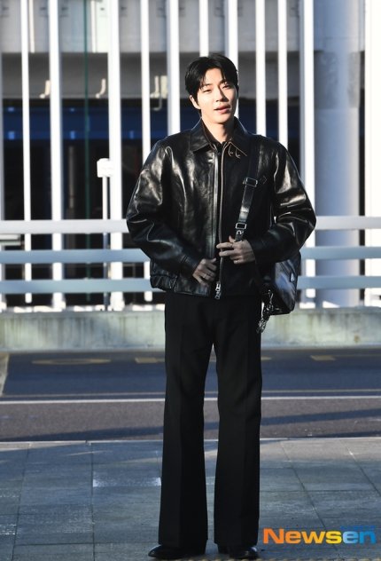 hiyphil's tweet photo. [MEDIA] 20250124 : Hwang In Youp departing from Incheon Airport, heading to Manila 🤩🇵🇭

Hope to see you later, mahal! 😘🩵

#HwangInYoup #황인엽 #INLOVE https://t.co/Mgu44kZQq2