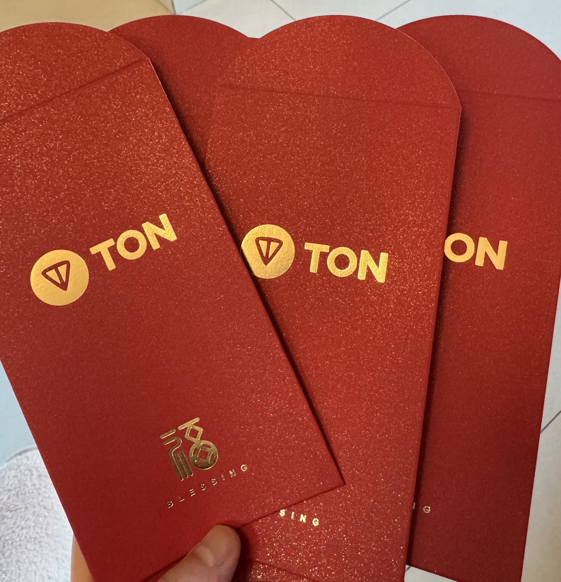 TONEastAsia's tweet image. GM! Who’s ready for a $TON Red Packet? 🧧💎

Should I fill it with fiat cash or surprise you with $TON diamonds? 🤩