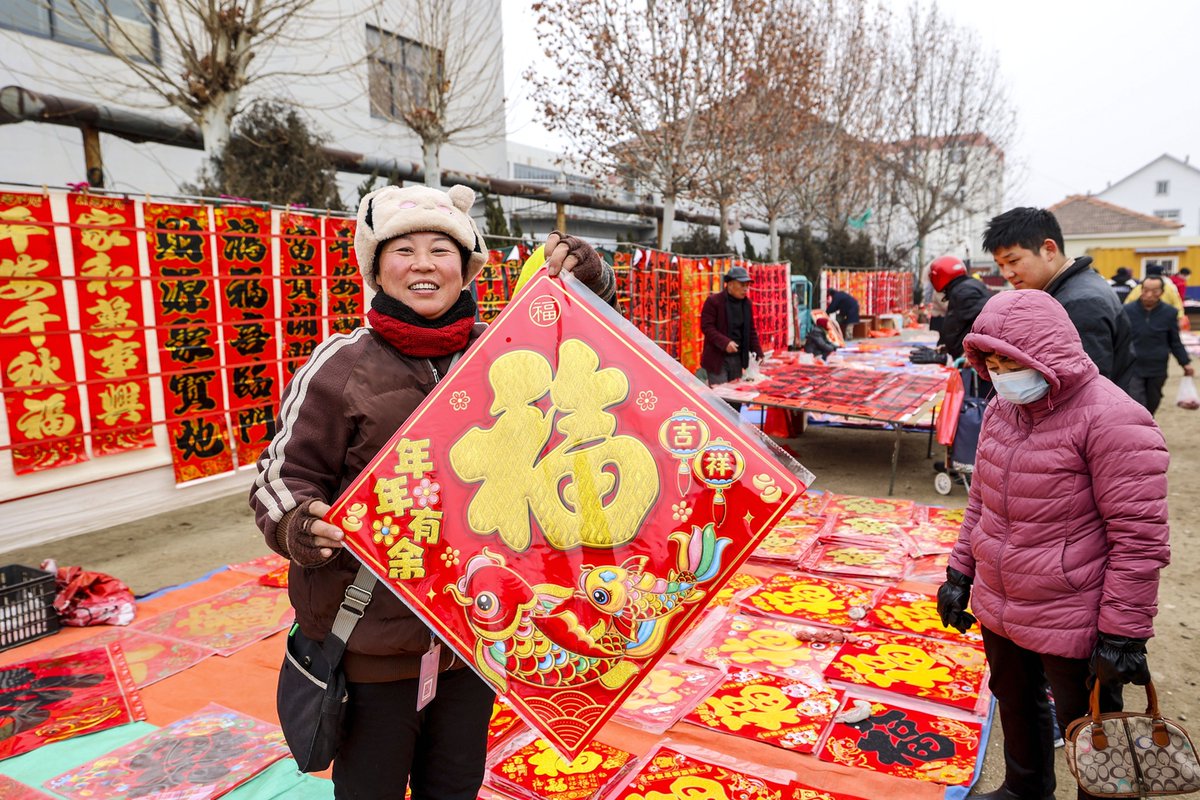 🎉 The #SpringFestival market in #Qingdao West Coast New Area buzzes with life! Locals from all around are gathering to stock up on festive goods. Special events this year have brought excitement to the community.✨ #FestiveQingdao #QingdaoCulture https://t.co/Z7UJPwu5fH