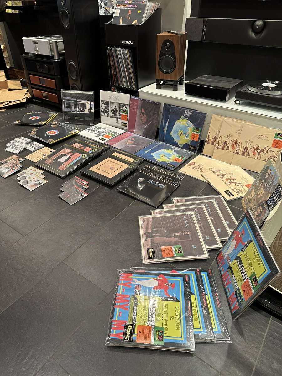 AudioVenue's tweet photo. Music delivery arrived yesterday, all back orders will be delivered today.
.
#music #analogue #records #recordshop #mobilefidelity #analogueproductions #michaeljackson #santana #genesis #audiomusic #recordshopping #audiophilevinyl #audiophilemusic #highendmusic #recordcollection https://t.co/L4aS4t1vie