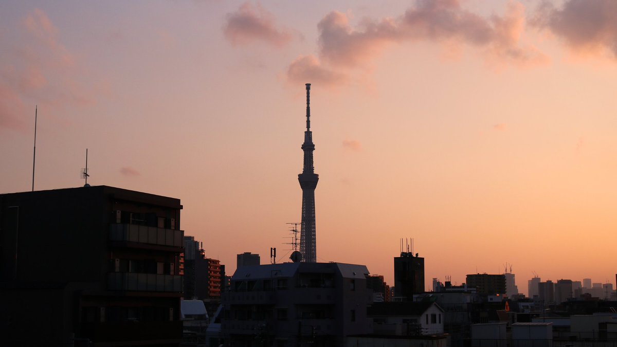 StudioSoraTokyo's tweet photo. 🌸 Studio Sora Tokyoからの眺め 🌸
Studio Sora Tokyoからは東京スカイツリーが見えます!
今日の東京は春並みの気温だとか?とても天気のいい一日でしたね☀️夕焼けもとても綺麗でした🌇
#StudioSoraTokyo #東京スカイツリー #夕日 https://t.co/05j0DZFOd5