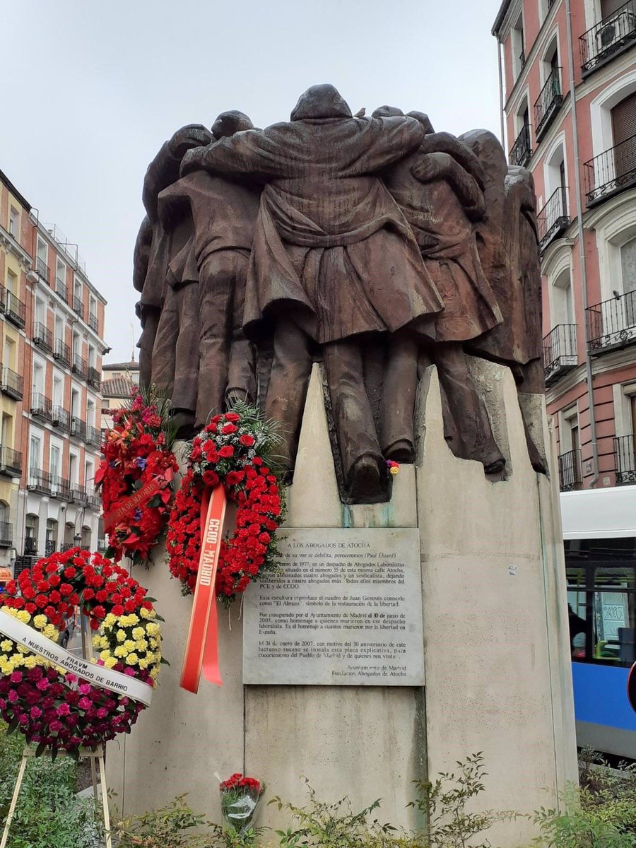 “Si el eco de su voz se debilita, pereceremos“
Paul  Éluard

Hoy hace 48 años, pistoleros de ultraderecha asesinaban y herían a abogados laboralistas en el despacho de Atocha, cuando buscaban a un sindicalista del transporte.

¡Siempre en el recuerdo!

🌹 🌹🌹🌹🌹
✊🏻✊🏻✊🏻✊🏻✊🏻