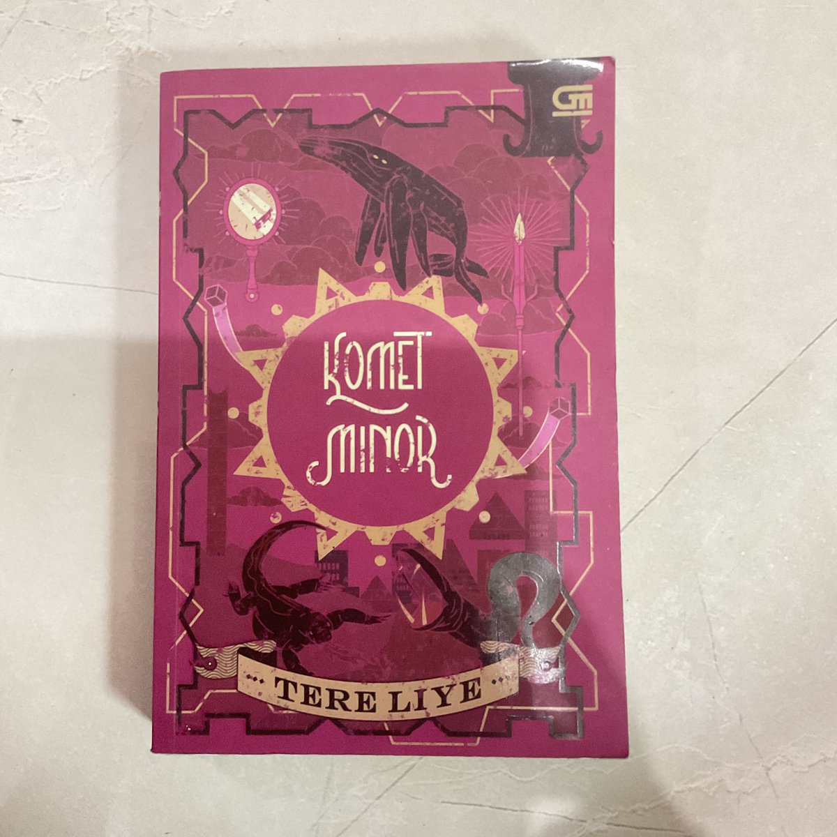 simsilmi's tweet photo. WTS buku tere liye, Guys yg mau beli only 60k per buku okeyy, bisa co oren https://t.co/hzWlq8FqIL