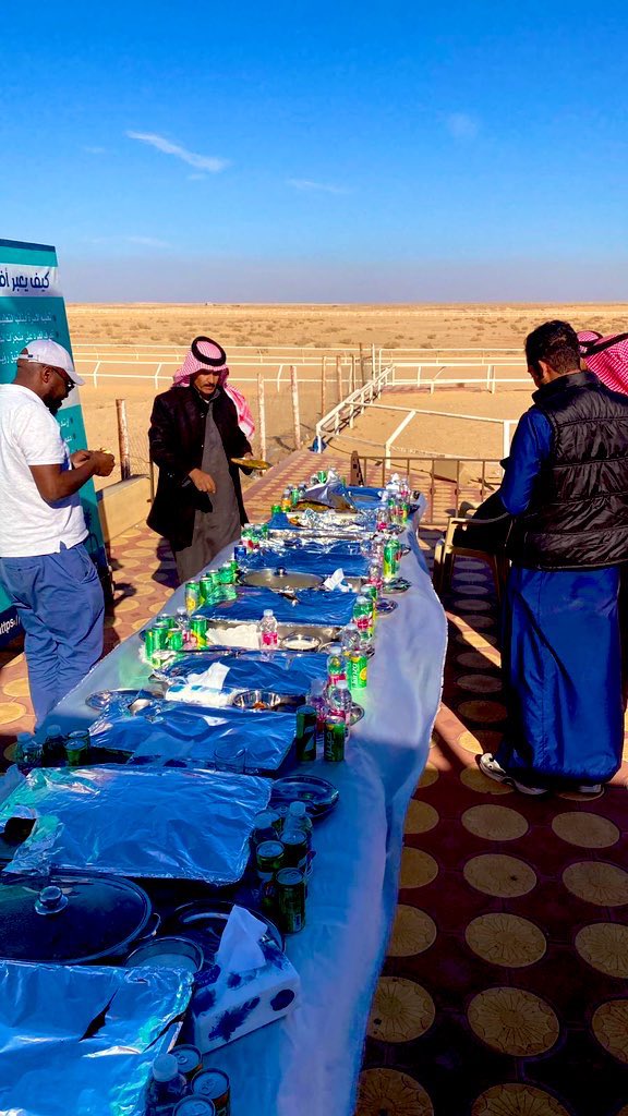 rahmahfamily's tweet photo. شاركت #جمعية_رحمة_الأسرية_بطبرجل مع ميدان الفروسية ضمن برنامج جودة الحياة الأسرية في توزيعات تتضمن عبارات عن ذكرى #البيعة_العاشرة للملك #سلمان_بن_عبدالعزيز_آل_سعود حفظه الله والمشاركة بركن الضيافة بتقديم البوفيه المفتوح تشجيعاً للأسر بدخول سوق العمل بدعم #المنصة_الوطنية_للتبرعات https://t.co/WqxytgWEPZ