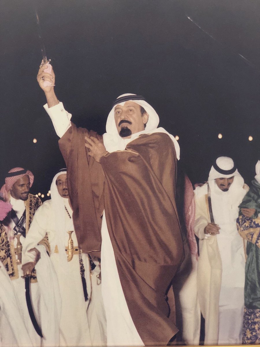 Na95ya's tweet photo. حطوا على قبره مع البيرق سلاح
هو فارس الأمجاد في كل ساحة ..

رحم الله الملك عبدالله بن عبدالعزيز آل سعود رحمة تسع السماوات والارض … https://t.co/pjA1e2chL8