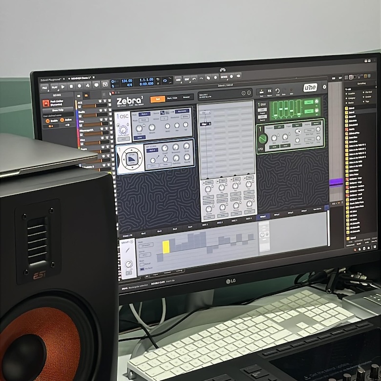 arzdigdig2's tweet image. やっと情報少し出たか。 
First #Zebra3 Alpha Version
#uhe #DTM
instagram.com/p/DFLrJ6DxbTs/…