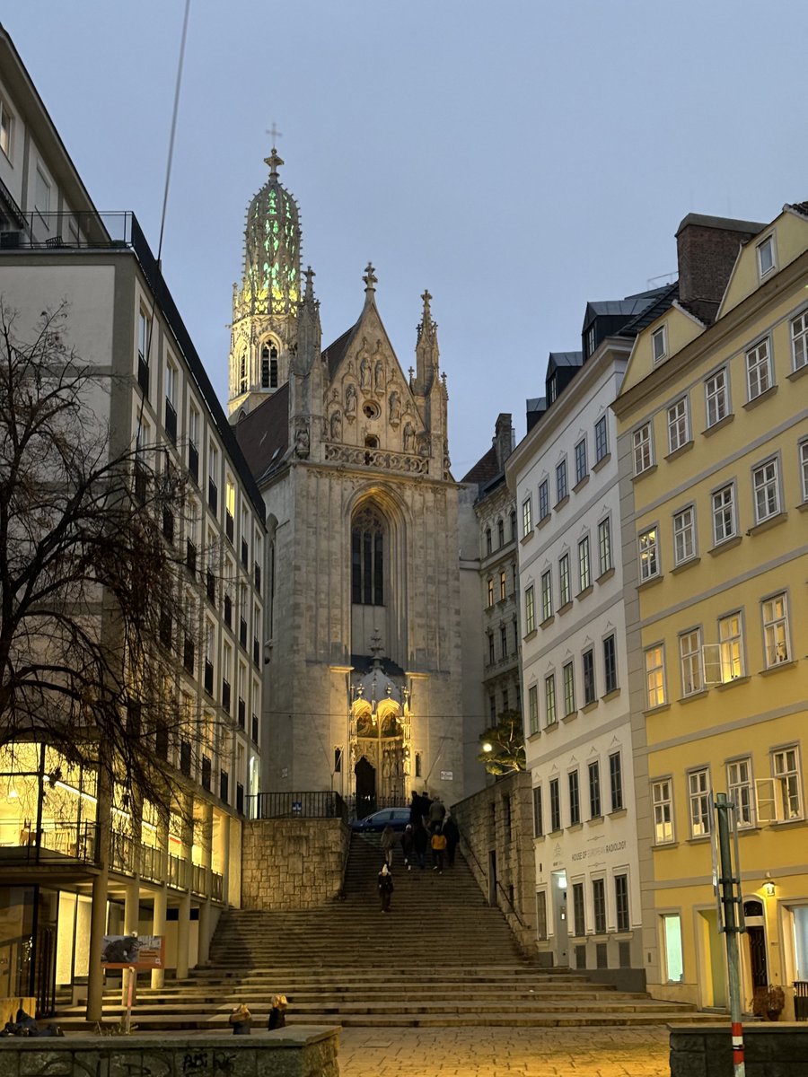 ama7978's tweet photo. Vienna https://t.co/Pn8BIcKThu