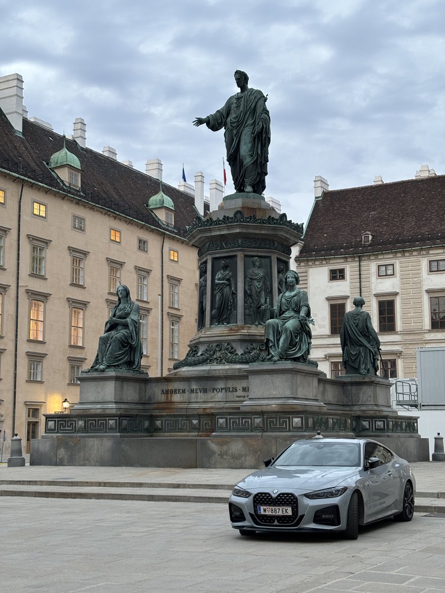 ama7978's tweet photo. Vienna https://t.co/Pn8BIcKThu