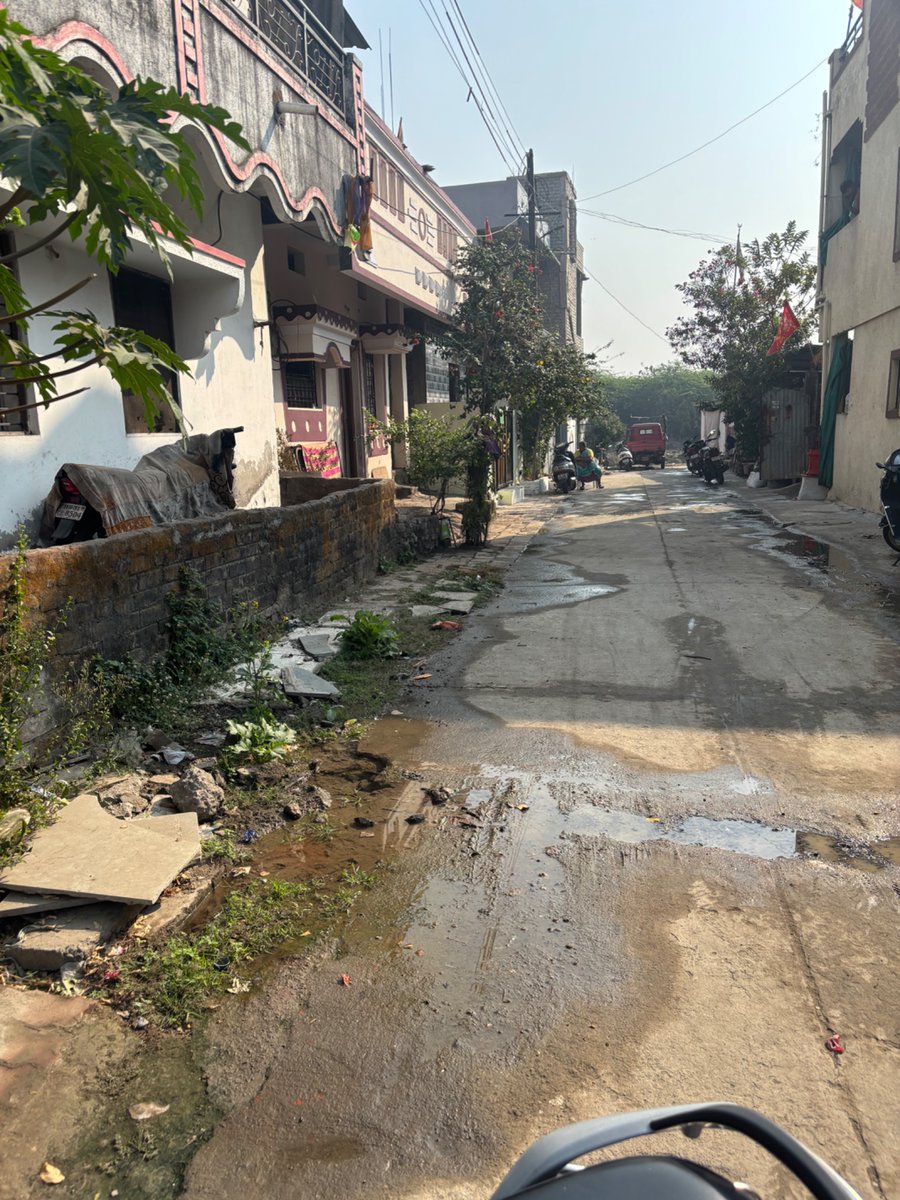 MasRavi's tweet photo. @ngpnmc Underground water pipeline broke. address devi nagar plot number 87 shailesh nagar wathoda @SwachhBharatGov https://t.co/NHmknpatk1