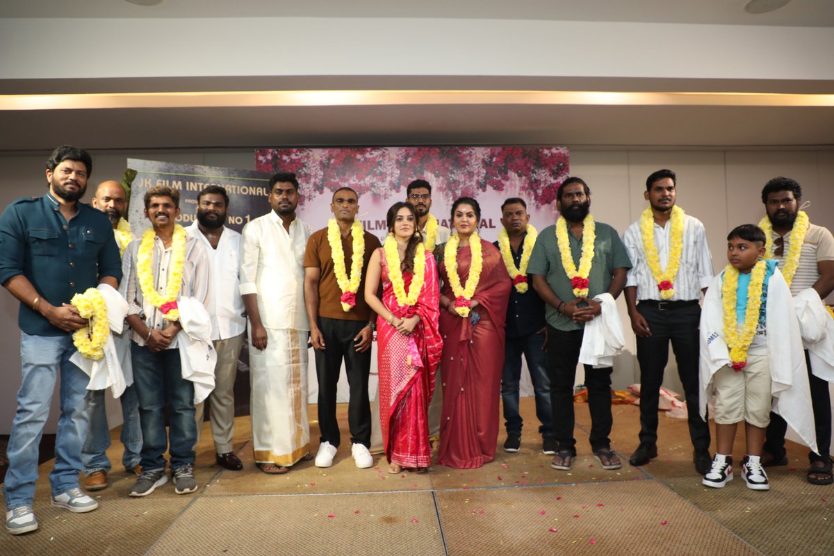 cineulagam's tweet image. Yaathisai Fame Director @dhararasendran&apos;s next of #JKFilmInternational #ProductionNo1 kick started with poojai

@BhavaniSre @Mahendraneditor @actorseyon @PShanas65602 @SureshChandraa @AbdulNassarOffl @DoneChannel1