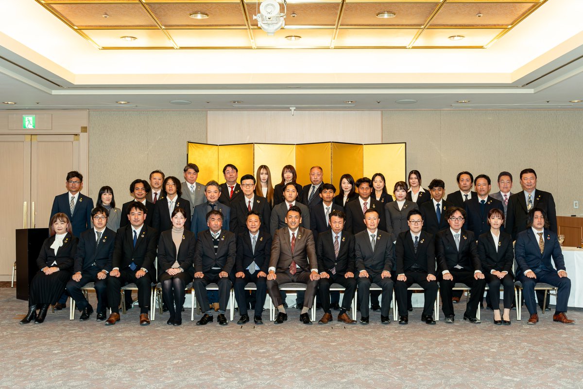 ecosmilesolar's tweet photo. 熱田神宮に参拝後、2025年株式会社エコスマイル新年会を行いました！今年は全国展開を目標に頑張ります。今月は岐阜支店を立ち上げました！皆様今年も宜しくお願い致します。
https://t.co/zLglD96n9d https://t.co/dqfFhZTonE