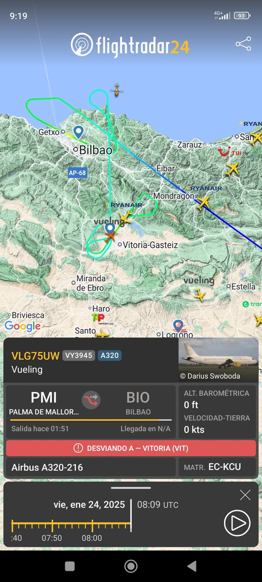ForondaAirport's tweet photo. Sorpresa mañanera!!
Hoy @VuelingVA @vueling desvía dos aviones a Foronda!! Gracias por pensar en los pasajeros y confiar en nuestro aeropuerto!! https://t.co/wvCQ6bWk5H