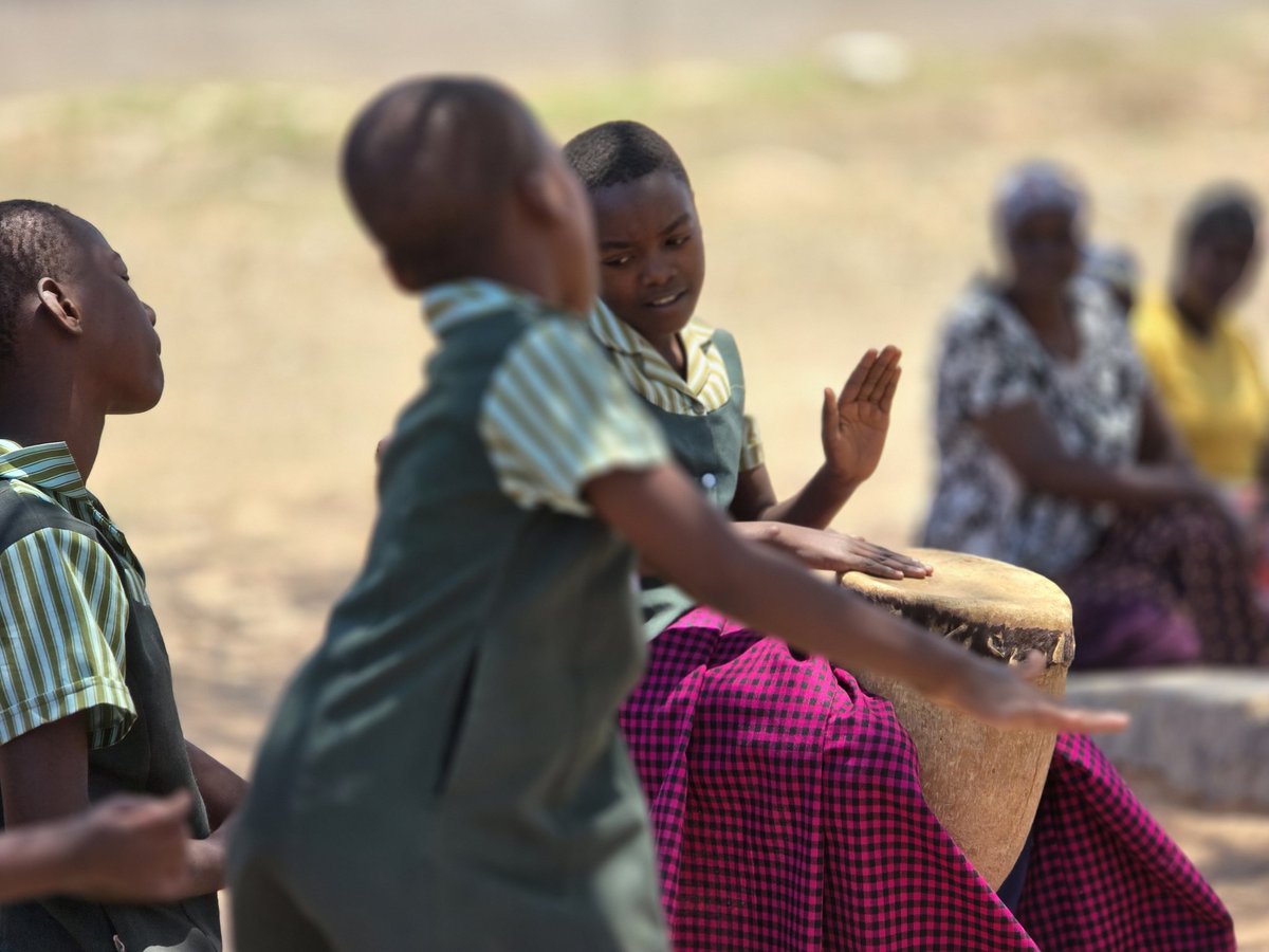 UNICEF ZIMBABWE (@unicefzimbabwe) on Twitter photo The global discourse on AI has already begun influencing how we work, think and live.
In Zimbabwe, technology offers immense potential to enhance education, from virtual classrooms to adaptive learning platforms. Writes <a href="/EtonaEkole/">Etona Ekole</a> and Denise Mudau
🔗sundaymail.co.zw/harnesharnessi… The global discourse on AI has already begun influencing how we work, think and live.
In Zimbabwe, technology offers immense potential to enhance education, from virtual classrooms to adaptive learning platforms. Writes <a href="/EtonaEkole/">Etona Ekole</a> and Denise Mudau
🔗sundaymail.co.zw/harnesharnessi…