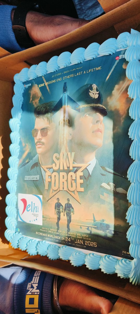 Raj70074889's tweet photo. #SkyForce Review: Delivers A Sky-High Patriotic Drama
RATING: ⭐⭐⭐⭐ 4/5*
#SkyForceReview #AkshayKumar #VeerPahariya @MaddockFilms @jiostudios #Leofilms @sandeep_kewlani @akshaykumar @nirenbhatt #DineshVijan #JyotiDeshpande https://t.co/6myWxidtuH