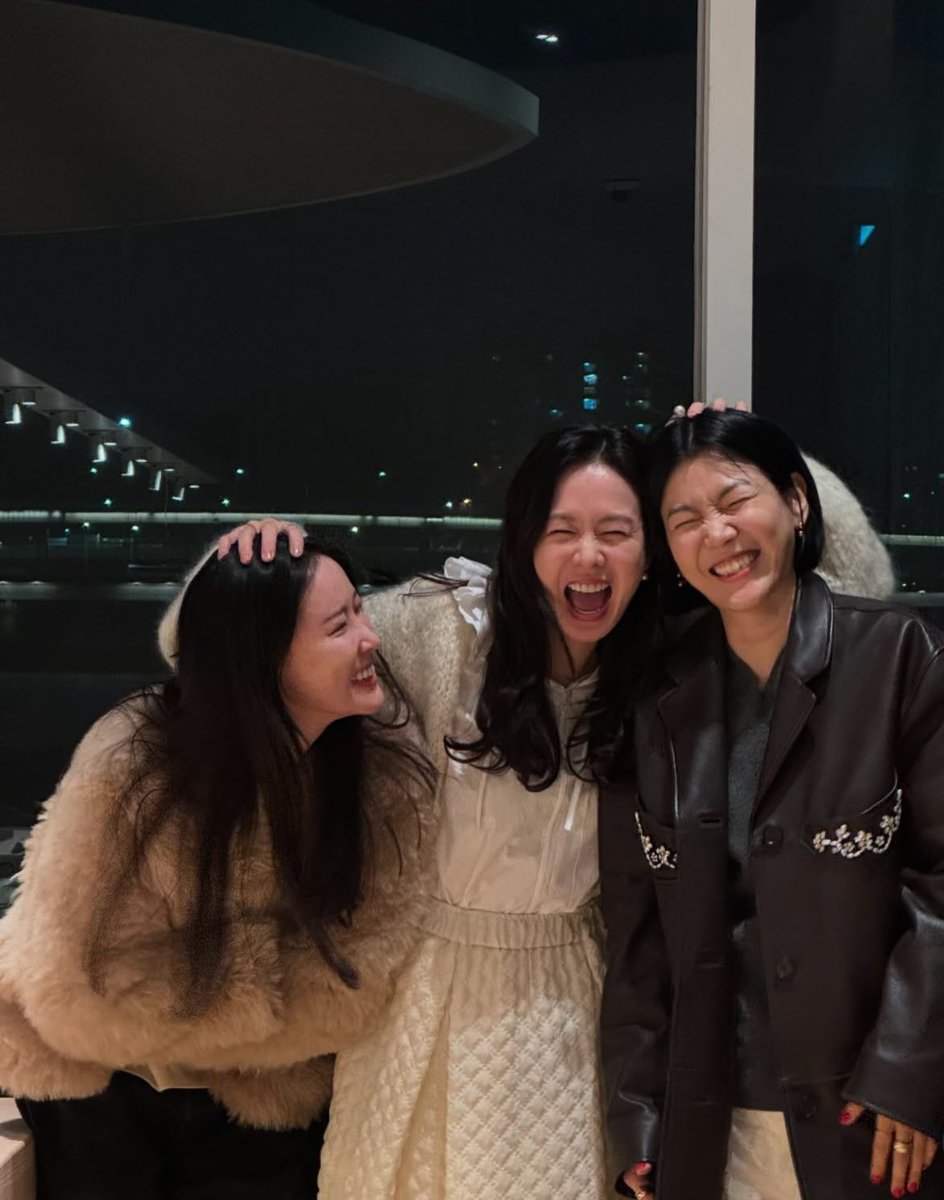 iamneelie09's tweet photo. The mommies who look like their babies!🩷
#syj
#besties
#eommas https://t.co/E9Ep9lGDlP
