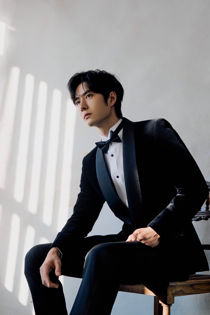 อี้ป๋ออฟช.ลงรูปแล้วกรี๊ดดดดดลุคคือมาธีมเจ้าบ่าวพร้อมสวมแหวนสุดๆหล่อมากกกกก คืนนี้รอฟังสุดหล่อร้องเพลงกันค้า