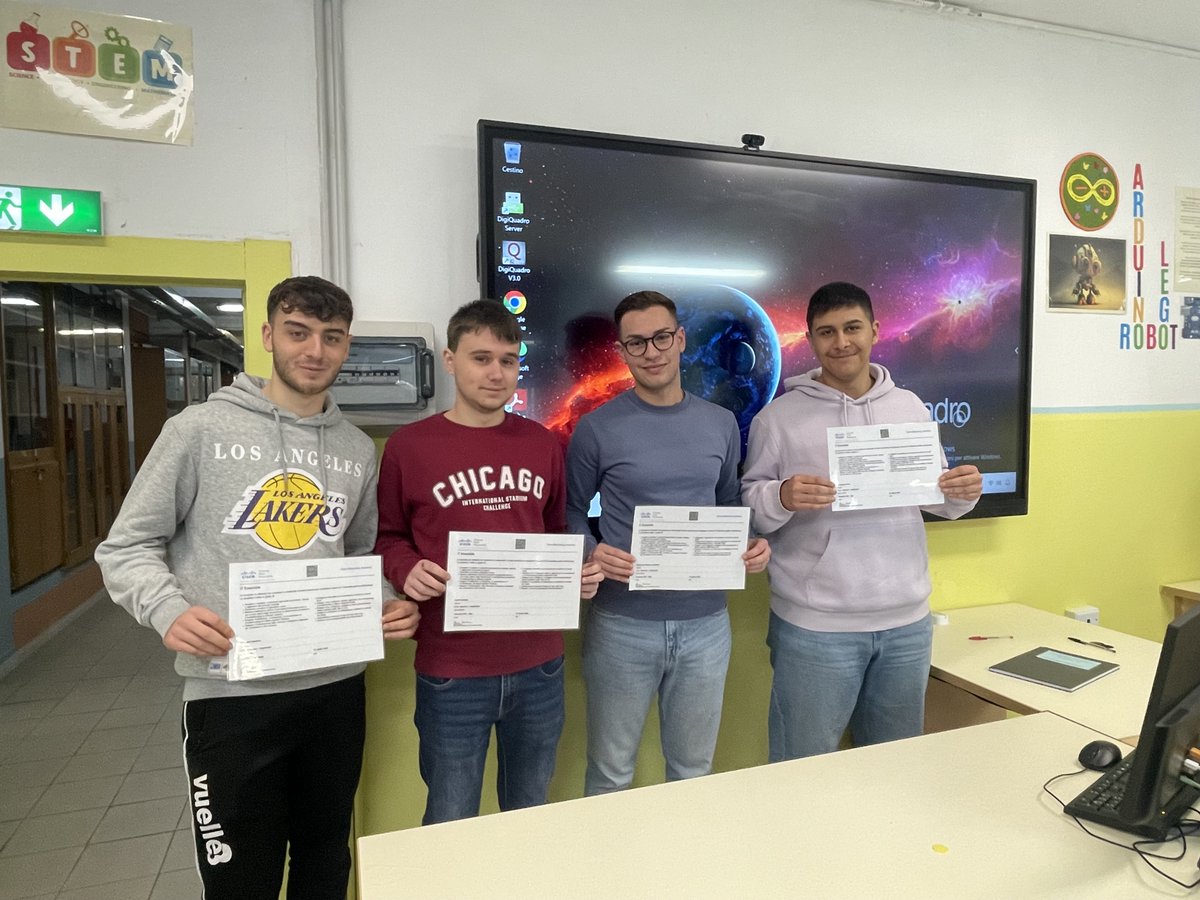 Dopo ben 14 esami + la prova finale gli studenti Sabatino F. e G., Serra e Sudaryk del GC raggiungono l'ambito risultato: certificazione Cisco IT Essentials rivolta esclusivamente agli alunni del corso SIA #iisguarascicalabretta