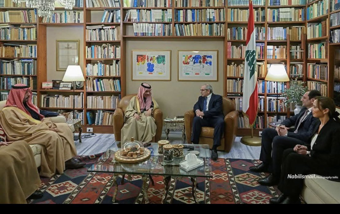 NicoleHajal's tweet photo. صورةٌ تختصر وجه لبنان الثقافي، المتصالح والمتجذّر من محيطه العربي، والذي نطمح له. https://t.co/Pk22A7m2un