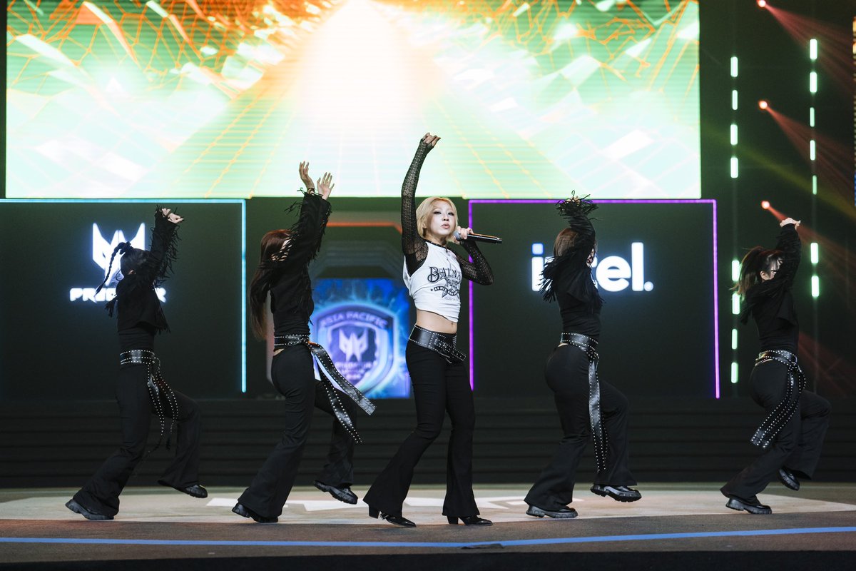 mykpopwire's tweet photo. [MY K-POP WIRE at live] APAC Predator League 2025

date: 11.01.2025 (Saturday)
venue: Malaysia International Trade and Exhibition Centre (MITEC)

#MINZY 
@mingkki21 
#2NE1​ 
#MyAcer 
#PredatorGamingMY 
#PredatorLeague2025 
#PL2025 
#MINZYinKL 
#MYKPOPWIRE https://t.co/W8dFmGKcgo