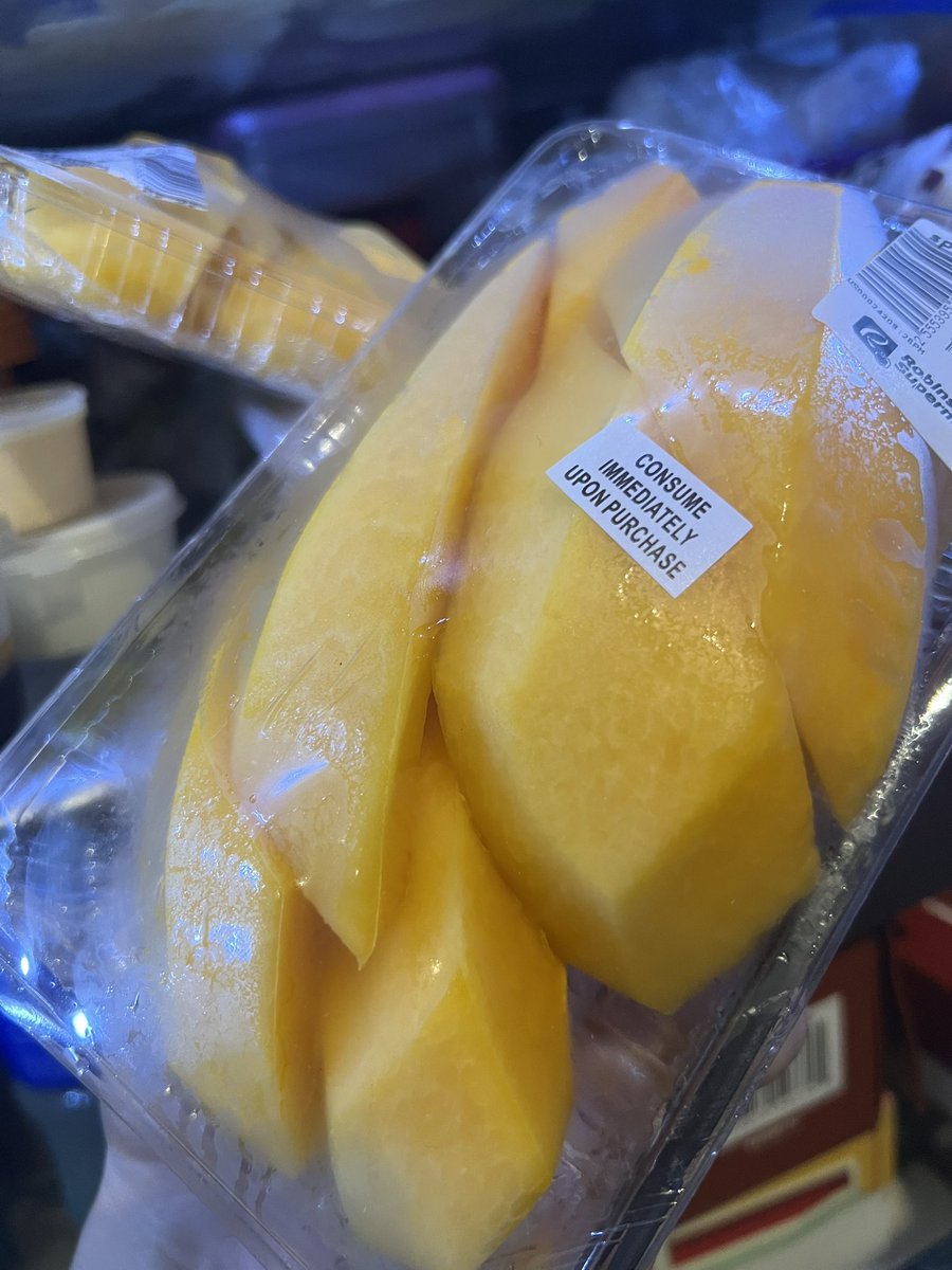 miksteroo_'s tweet photo. @maegan_mdn @ygig_official @MaegMedinaPH 2.) Papaya #lamog β My momma chilled in my room one night so I decided to show her some old YGIG vlogs, nag grocery siya the next day, at night after gym I opened the ref omg guys may papaya bigla ππΌπβοΈ (mom forda bias support) AHAHAHA @maegan_mdn @ygig_official #YGIGMaeg #YGIG https://t.co/RodUXarW3R