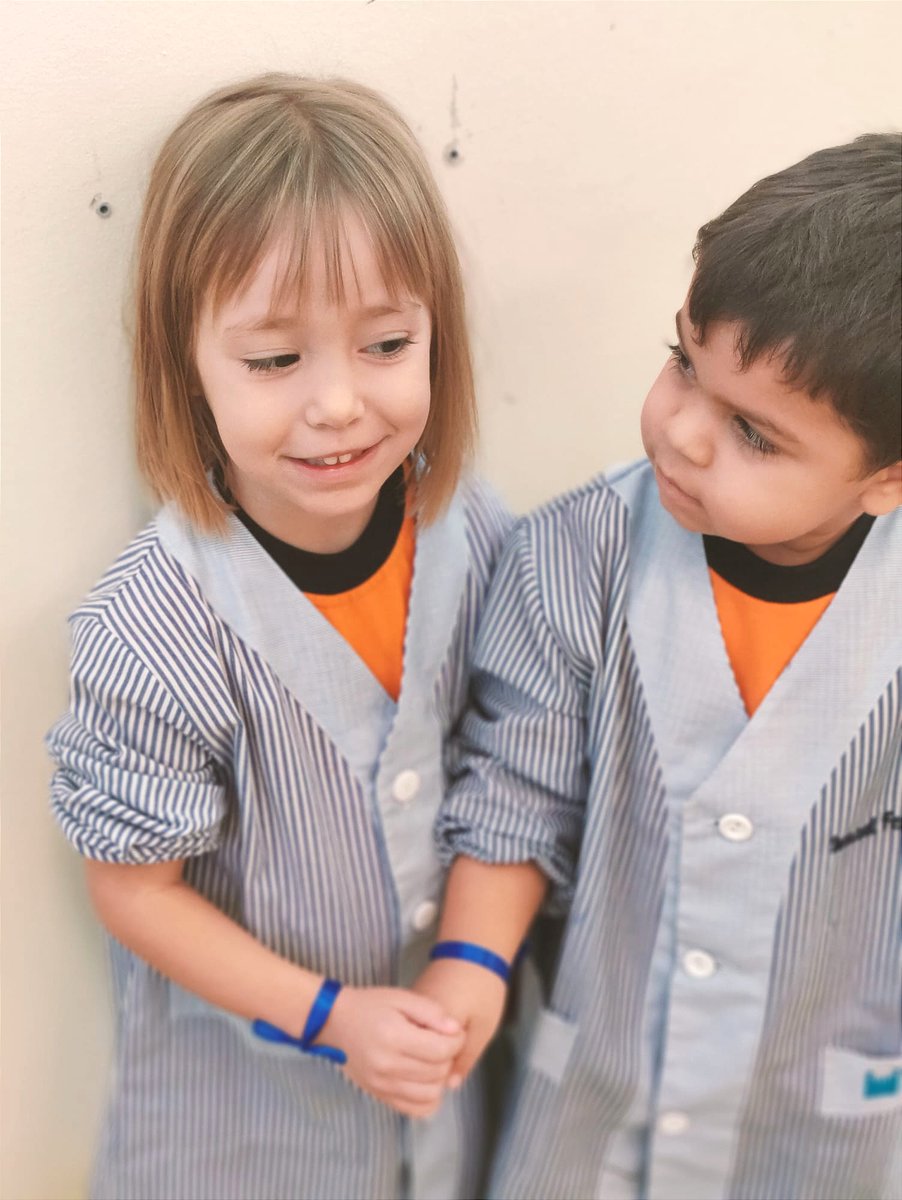 JesuitesEdu's tweet image. 💙 L'educació és un dret humà, un bé públic i una responsabilitat col·lectiva. 
Avui celebrem el #DiaInternacionalEducació reafirmant el nostre compromís per continuar acompanyant infants i joves per tal de #transformar l'educació des de les aules. 👏