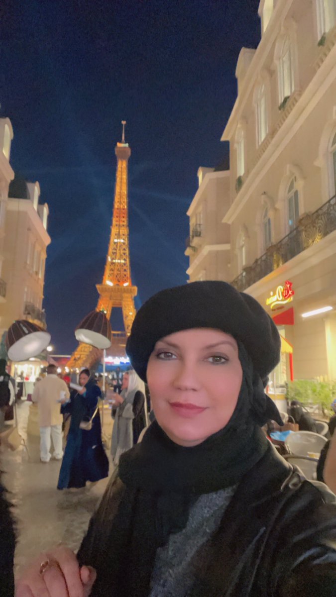 زيارتي لمدينة الرياض المدهشة 
كل سنة ازورها وفي تألق وجمال وتطور أكثر 
شكرا لأهلها الطيبين  
 ولقائي بالفنانة المتألقة إيلاف الآلوسي زيارتي لجاليري نايلا 

<a href="/elaf_alousi/">Elaf A. Al Alousi</a>