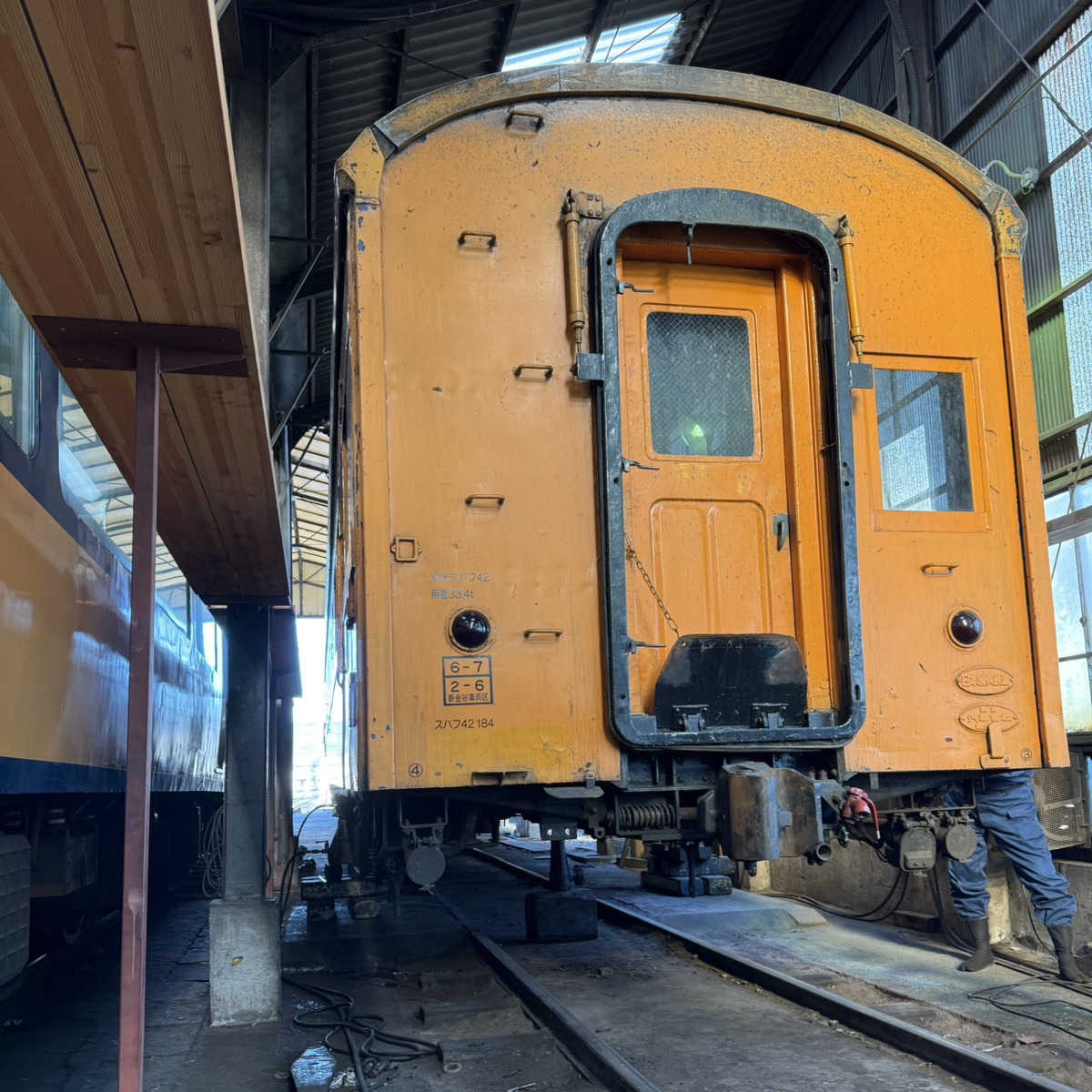 車両区の日常】 SL整備士大杉です💁‍♂️ 本日は客車班のスハフ42 184