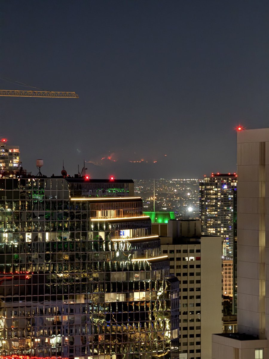 AustinGrabish's tweet image. #Border2Fire visible from downtown San Diego tonight. #CaliforniaFires