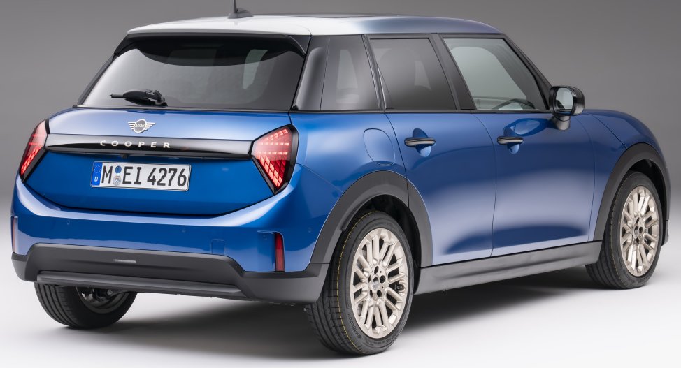 UltimativCars's tweet photo. Just realized s/th w/ annoyance:
you can't choose specific options by yourself on the current #MINI #Cooper #F66/#F65/#F67.

Instead, you get different (increasing) option packs, which may include 1 option you want, but a bunch of things, you reject.

That's too macro for a Mini! https://t.co/KXGFdnavaF