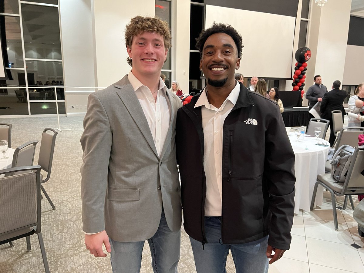 Fun night celebrating the team! Going to miss my senior safeties <a href="/BrysonBurgess6/">Bryson Burgess</a> and <a href="/4Dedrien/">Dedrien Gaines</a> 🤞🏾