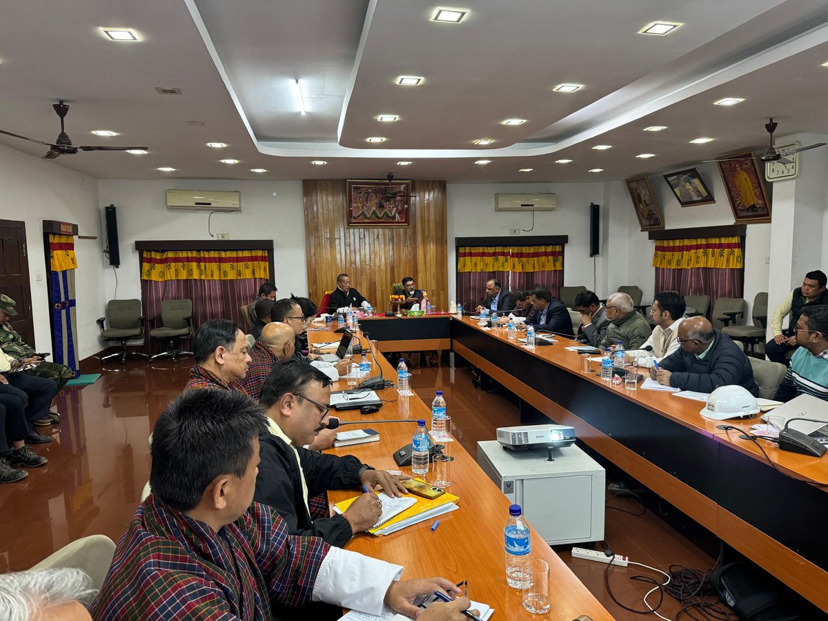 Indiainbhutan's tweet photo. Taking 🇮🇳🇧🇹 hydropower cooperation forward.

Ambassador @SudhakarDalela joined Hon’ble Lyonpo Gem Tshering, Minister MoENR and visited 1020 MW Punatsangchhu-II project site. Together, they both reviewed the progress of works in the powerhouse (1/2)

@MEAIndia 
@IndianDiplomacy https://t.co/e2MvhZMcjV