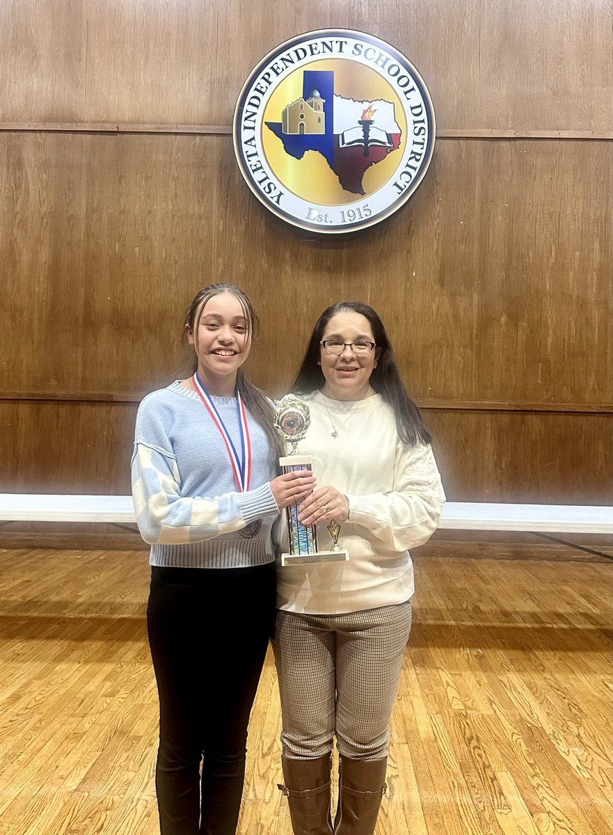 #ProudMom moment! Congratulations to my Audry for placing at the <a href="/YsletaISD/">Ysleta ISD</a> district science fair. All students worked so hard and are deserving of their success👏🏽🏅🧑🏻‍🔬 BIG shoutout to@ArleneLucero13 for supporting her students each step of the way. @RobRobledoEKIS <a href="/EastwoodKnolls/">Eastwood Knolls 💛💙</a>