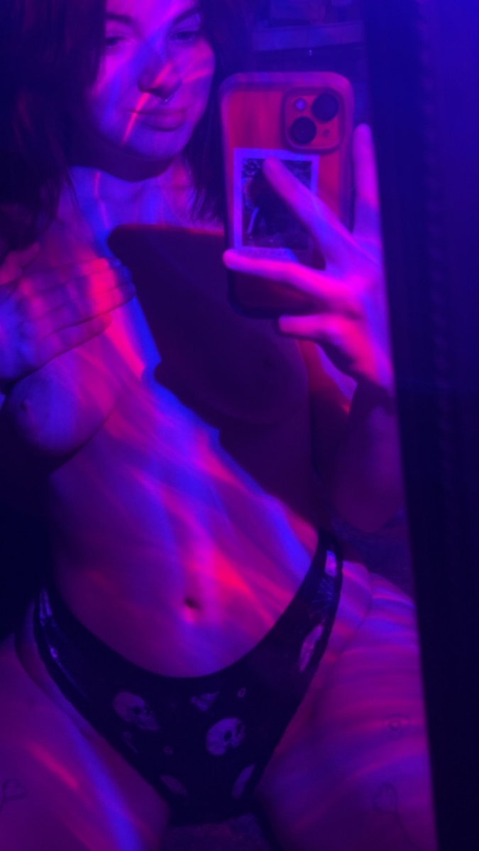 Tacomami765's tweet photo. ╭┈┈ ཐི ♡ ཋྀ ┈┈╮    

⌖ 18 | MDNI
⌖ she/her
⌖ switch
⌖ soft kinks
⌖ !SELLER!

╰┈┈ཐི ♡ ཋྀ┈┈╯

♡/↻ for moots https://t.co/8x78DvAjK6