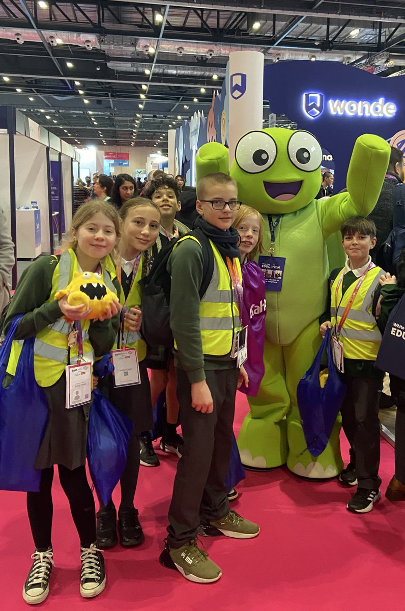 WhiteBridgePri's tweet photo. A Rain Forest lesson with ClassVR, fun with Tiny @ White Rose and the rocket challenge with VenturEd.
#Bett2025 #EppingTrust #ClassVR #WhiteRoseEducation https://t.co/4DouSZBU7N