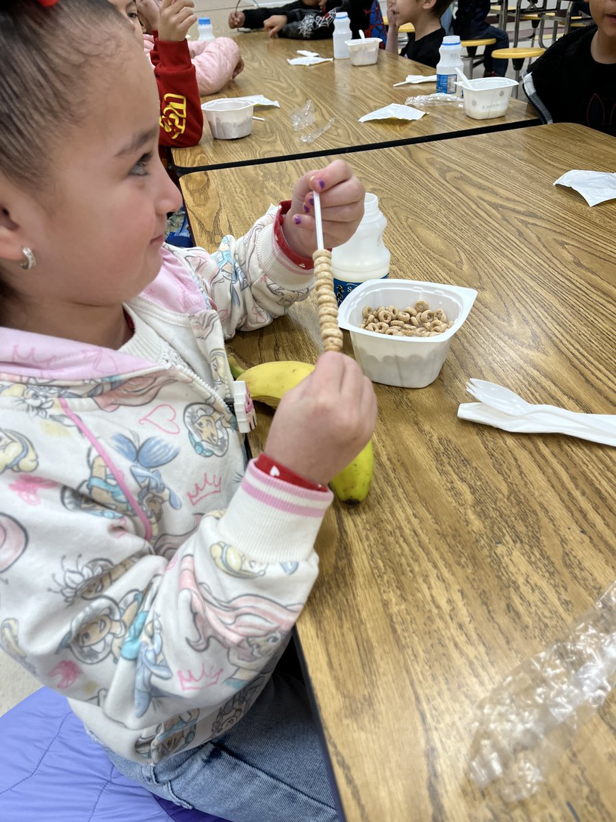 MsCruzS_HES's tweet photo. Lots of work to be done but this is us giving it our all. We matter. We practice treating everyone with kindness, love and respect. We will change the world the way MLKjr. taught us #huecosuns #DualLanguage #prekcan @EReyes_CI #mlkday2025 #January https://t.co/KmTXX8ZxIx