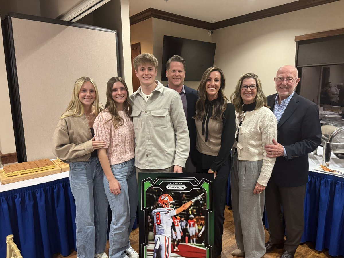 So grateful to have won the <a href="/jaxon_smith1/">JSN</a> award! 
<a href="/CoachBrooks22/">Trey Brooks</a>