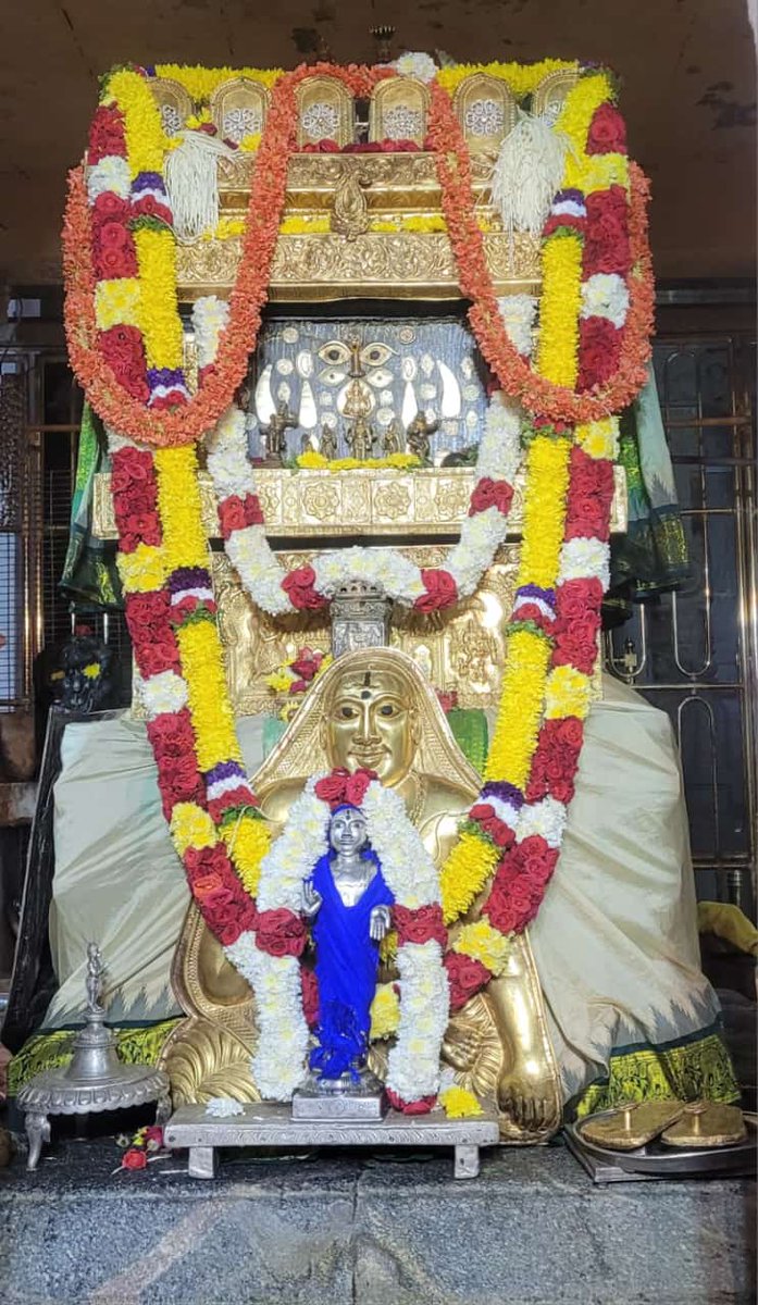 Jaggesh2's tweet photo. ಇಂದಿನ ರಾಯರ ಬೃಂದಾವನ ಅಲಂಕಾರ ದರ್ಶನ 🙏 https://t.co/0N184gnIrj