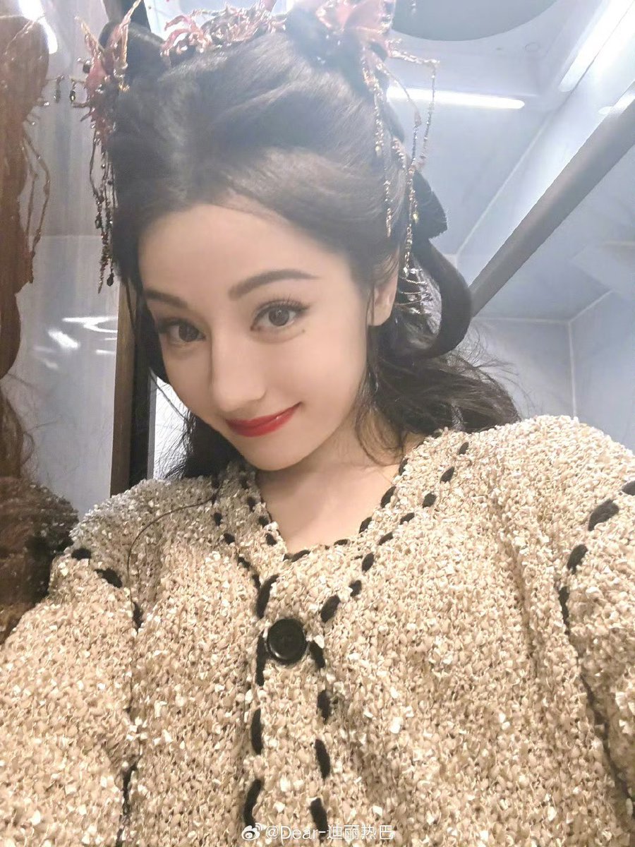 24.01.2025 : Dilraba's   weibo update 

📍weibo.com/1669879400/512…

#ตี๋ลี่เร่อปา #Dilraba #迪丽热巴