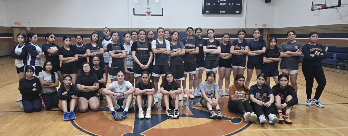ssolis3's tweet photo. It was great having our @RiversideMS1971 7th and 8th grade girls join us for practice today. Both squads won big last night and are looking forward to playoffs.  Thank you @riversidebball1  parents for providing the team meal for all the girls tonight. #FAMILY https://t.co/wVdUkx9Q6l